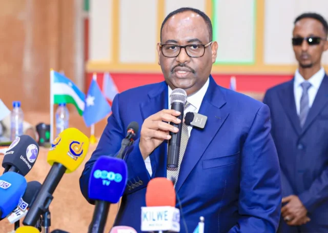 Deni-Kalfadhiga53aad-251023-1-1128x800