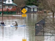 Gobalka Washington ee Mareykanka Kumanaan qof oo loo sheegay inay qaxaan, kadib daadad ka dhacay