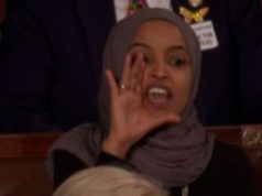 Ilhaan Cumar oo ku oorisay Khudbad uu jeedinayay Trump oo Somalida ku saabsan