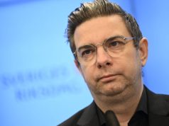 Siyaasi Hal bil ku Jiray Barlamaanka Sweden oo iskaga baxay Golaha